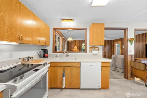 $1,350,000 | 24 158th Place Southeast, Bellevue, WA 98008