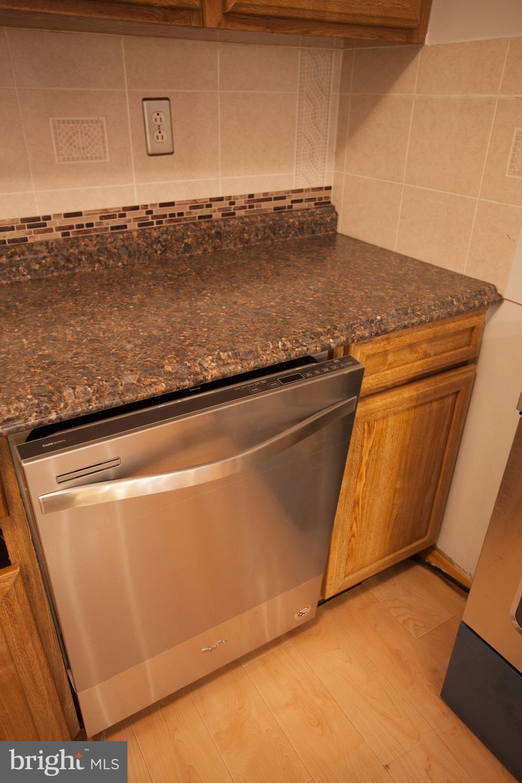 6280 Edsall Road, Unit 201H Alexandria, VA 22312 - Photo 22 of 22 Kitchen w/ Brand New Dishwasher