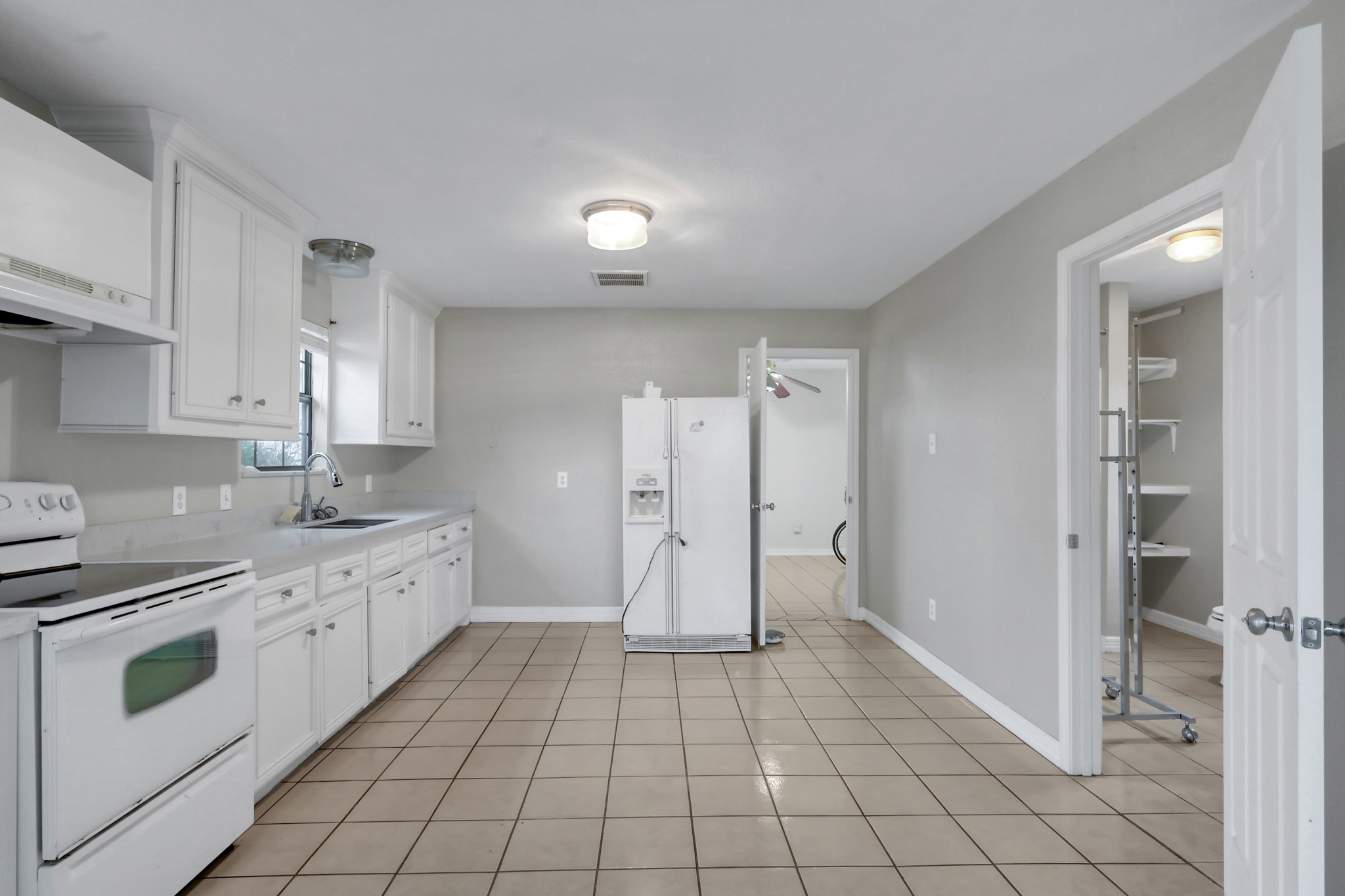 7644 Spring Cypress Road Spring, TX 77379 - Photo 13 of 28 a kitchen with stainless steel appliances granite countertop a stove and a refrigerator
