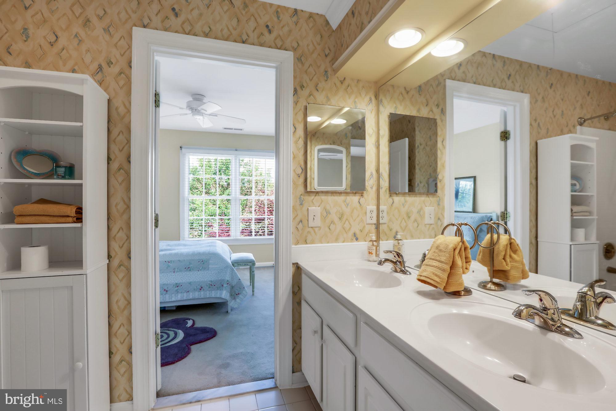 13 Manor Road Newtown, PA 18940 - Photo 21 of 38 Jack & Jill Bathroom