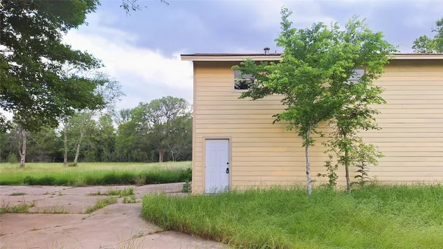 $325,000 | 1284 Beaver Lake Drive, Caldwell, TX 77836