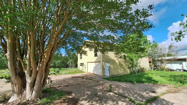 $299,000 | 1284 Beaver Lake Drive, Caldwell, TX 77836