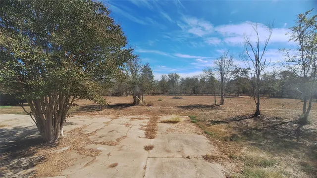 $325,000 | 1284 Beaver Lake Drive, Caldwell, TX 77836