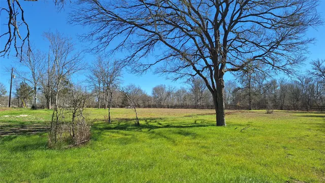 $325,000 | 1284 Beaver Lake Drive, Caldwell, TX 77836