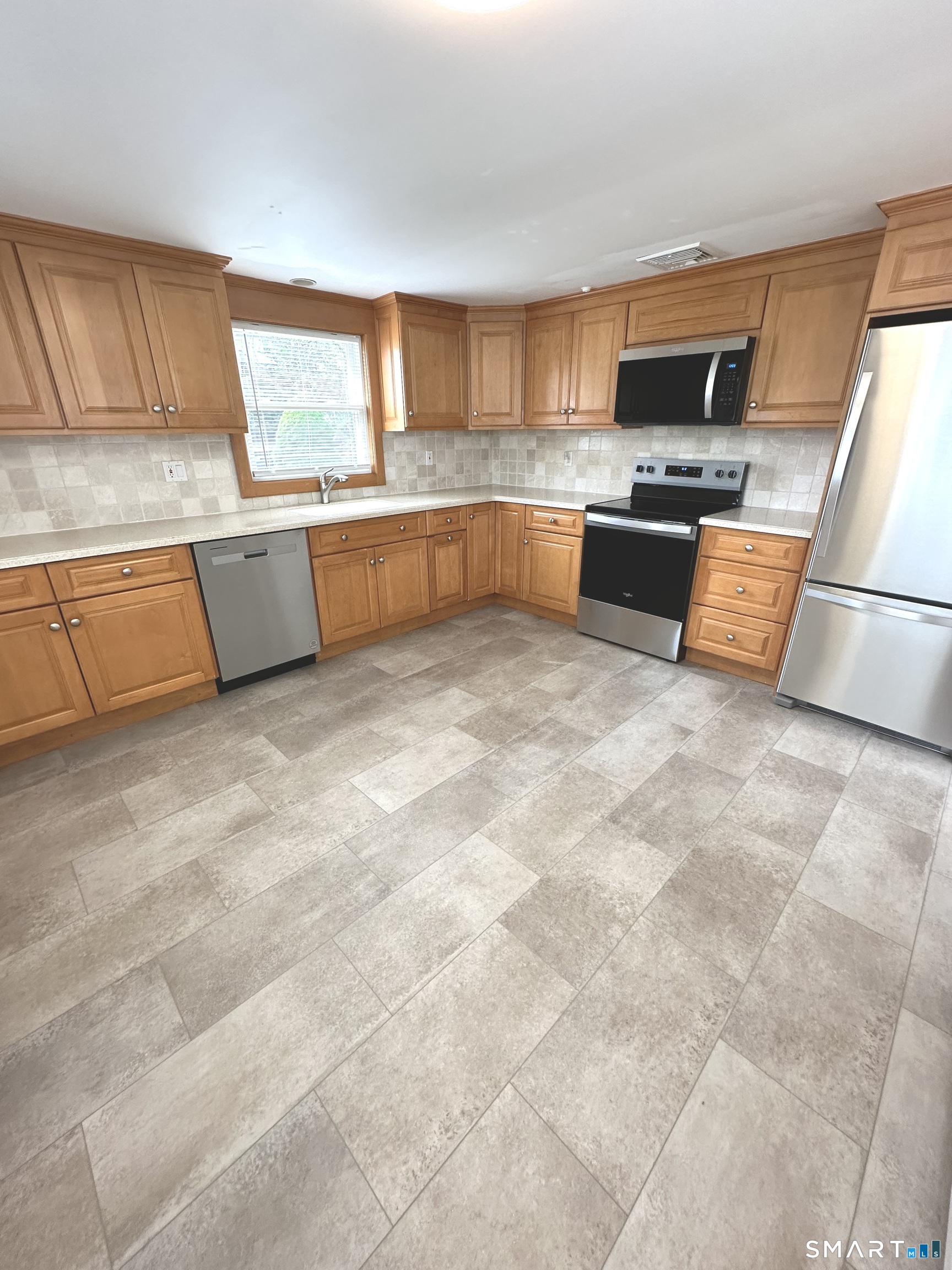 20 Rockmere Road Norwalk, CT 06851 - Photo 12 of 29