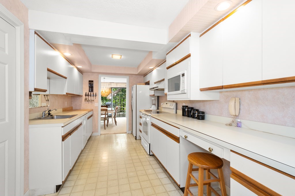 770 Salisbury Street, Unit 3 Worcester, MA 01609 - Photo 12 of 32