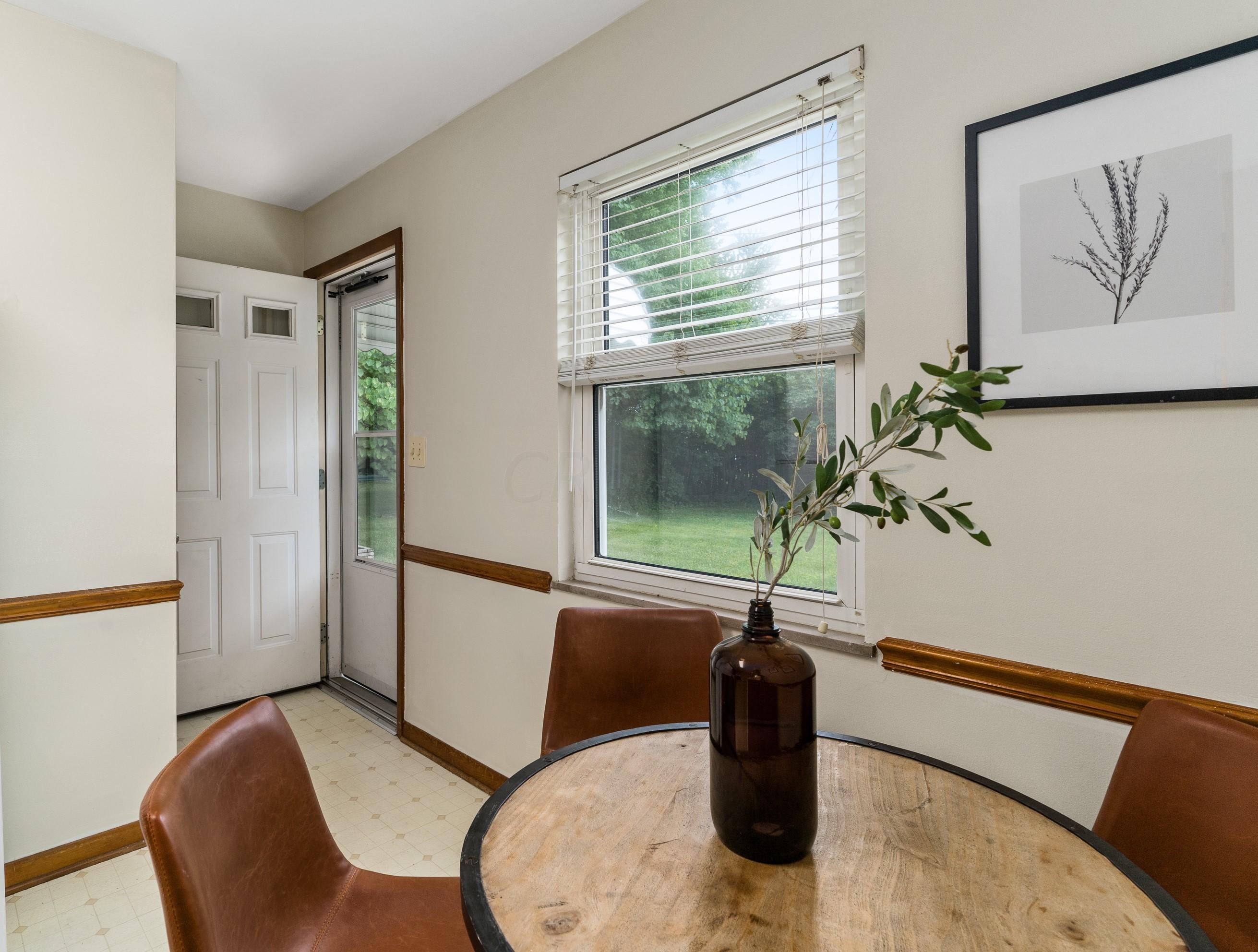 2535 Edgevale Road Upper Arlington, OH 43221 - Photo 8 of 34