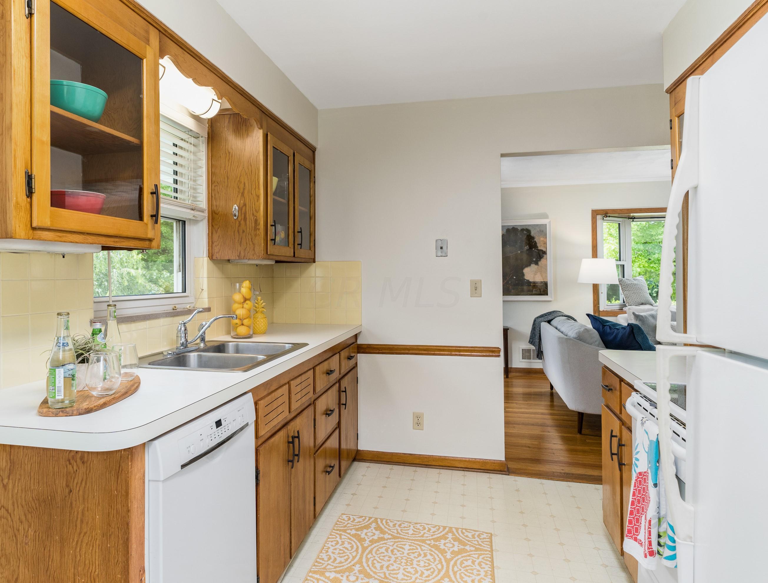 2535 Edgevale Road Upper Arlington, OH 43221 - Photo 9 of 34
