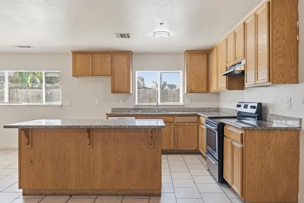 $949,999 | 539 West Lowell Avenue, Tracy, CA 95376