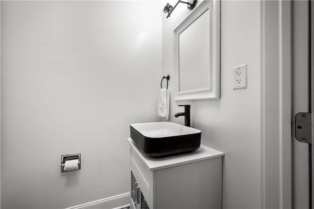 1207 Linden Place Pittsburgh, PA 15212 - Photo 18 of 41