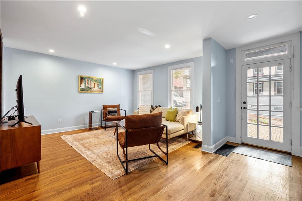 1207 Linden Place Pittsburgh, PA 15212 - Photo 5 of 41