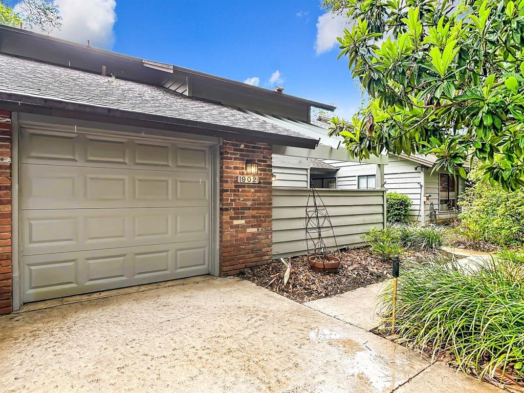 902 Village Green Road, Unit 2 DeLand, FL 32720 - Photo 3 of 34