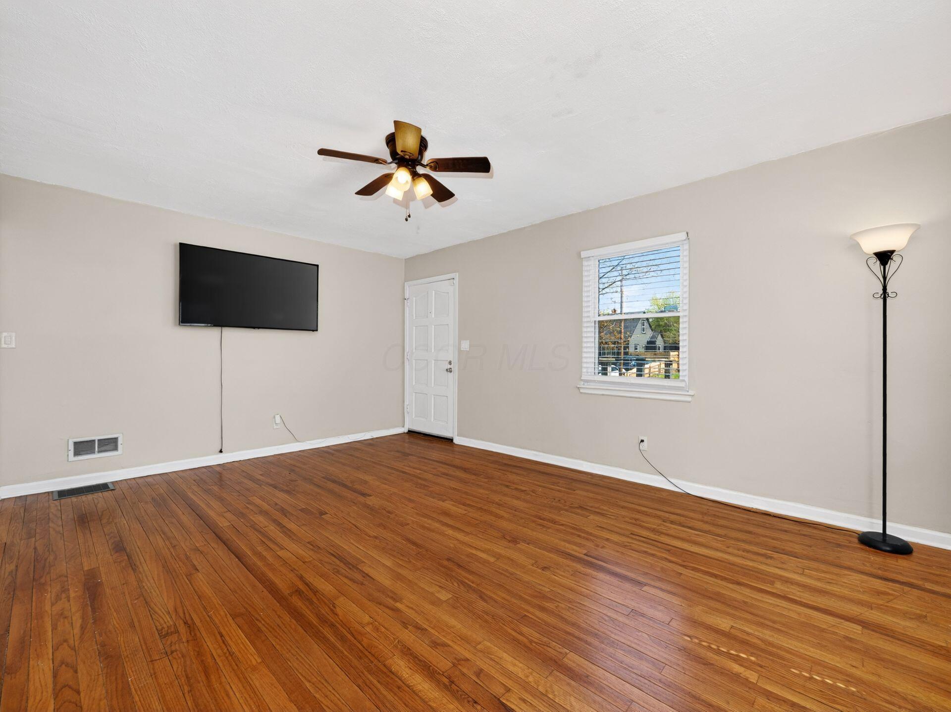 3085 Gerbert Road Columbus, OH 43224 - Photo 6 of 34 Living Room - 17'4" x 12'3"