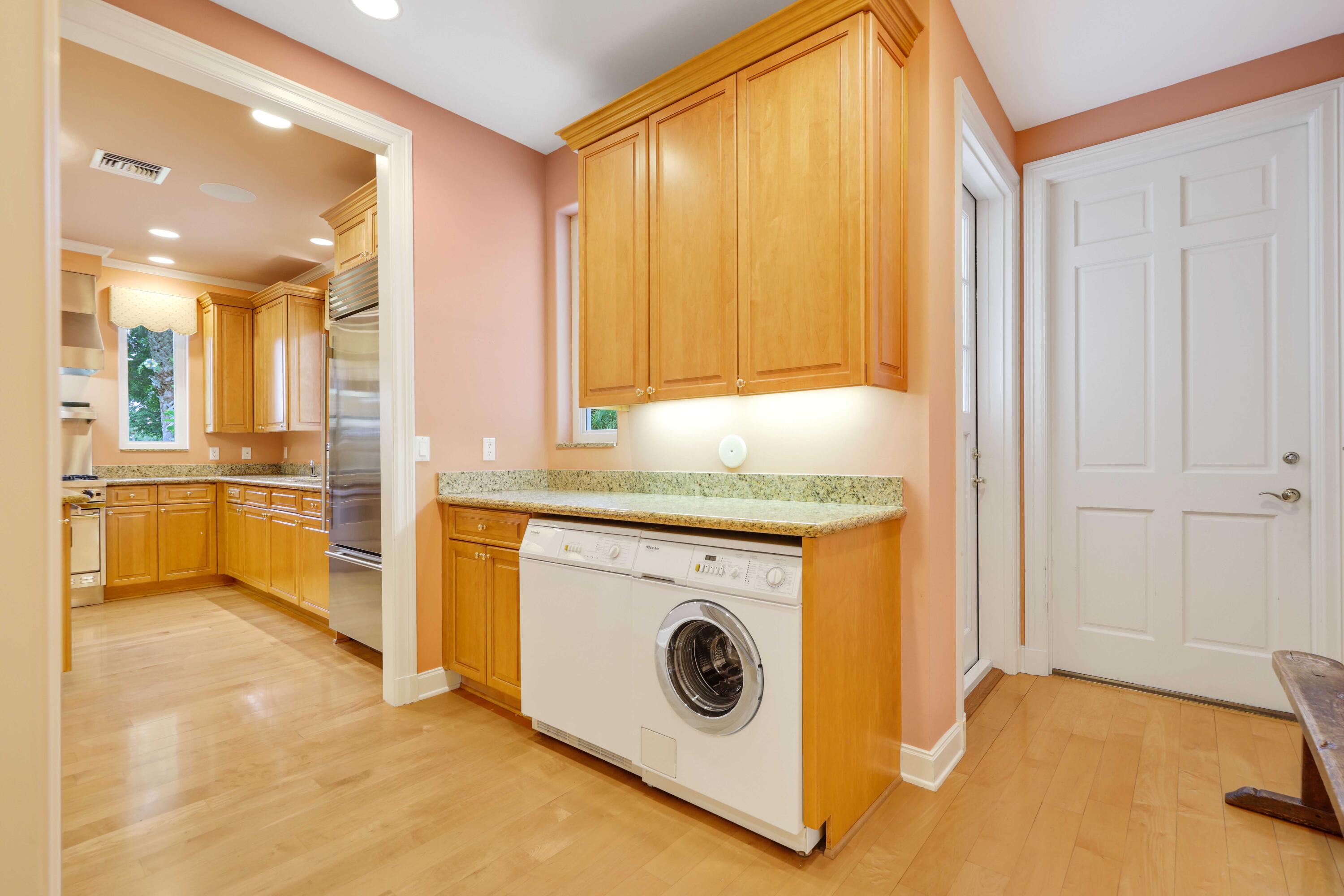 5 Country Road East, Unit A Boynton Beach, FL 33436 - Photo 25 of 50 Laundry