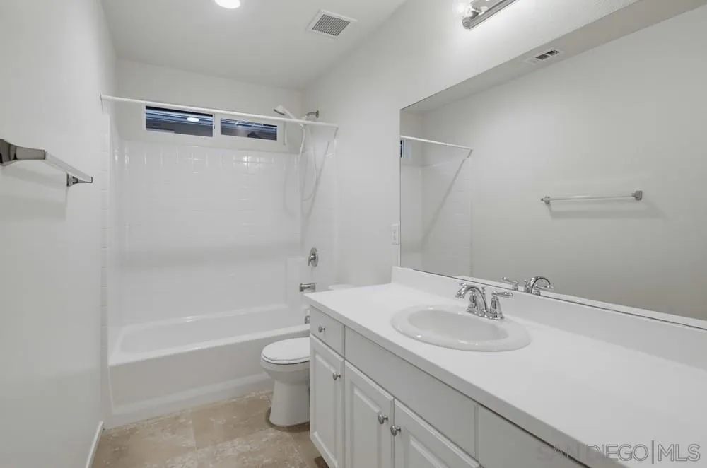 35309 Kinsky Way Fallbrook, CA 92028 - Photo 37 of 62 Bathroom