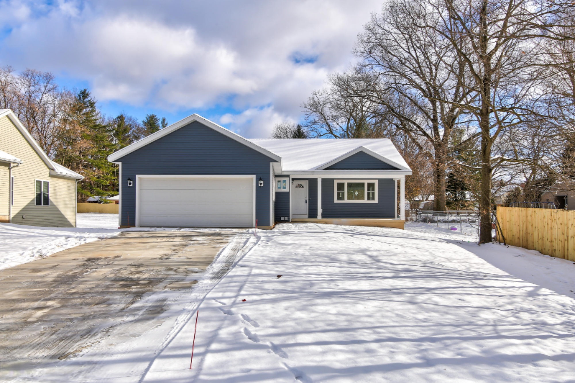 2902 Remy Court Northeast Grand Rapids, MI 49505 - Photo 31 of 41 Front of home
