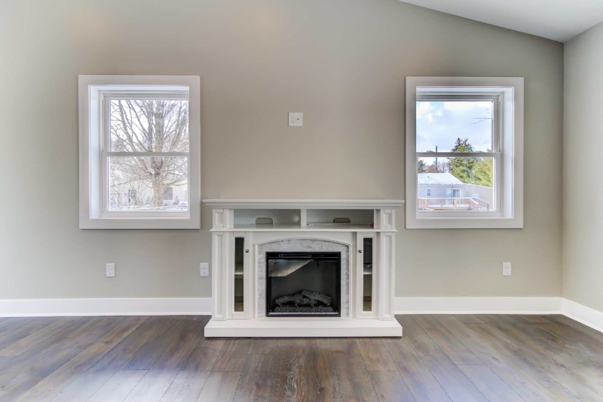 2902 Remy Court Northeast Grand Rapids, MI 49505 - Photo 10 of 41 Main Floor Living Room