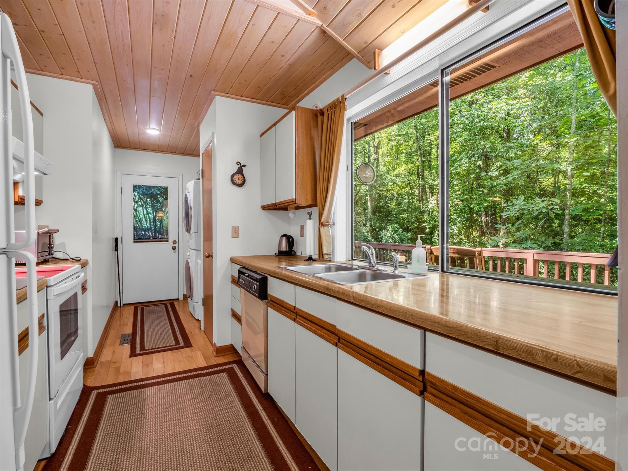 521 Oriole Road Brevard, NC 28712 - Photo 16 of 39 Gallery Image 16