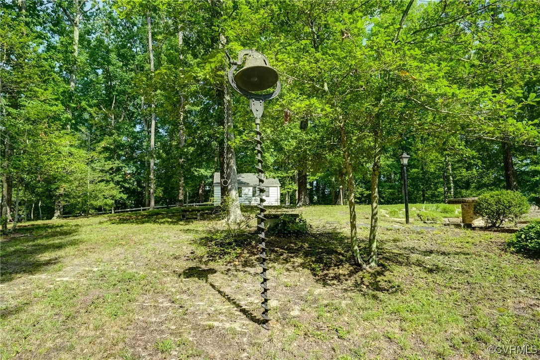 1604 Michael Road Henrico, VA 23229 - Photo 4 of 33 The dinner bell!