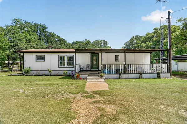 $215,700 | 916 Fawn Drive, Granbury, TX 76049