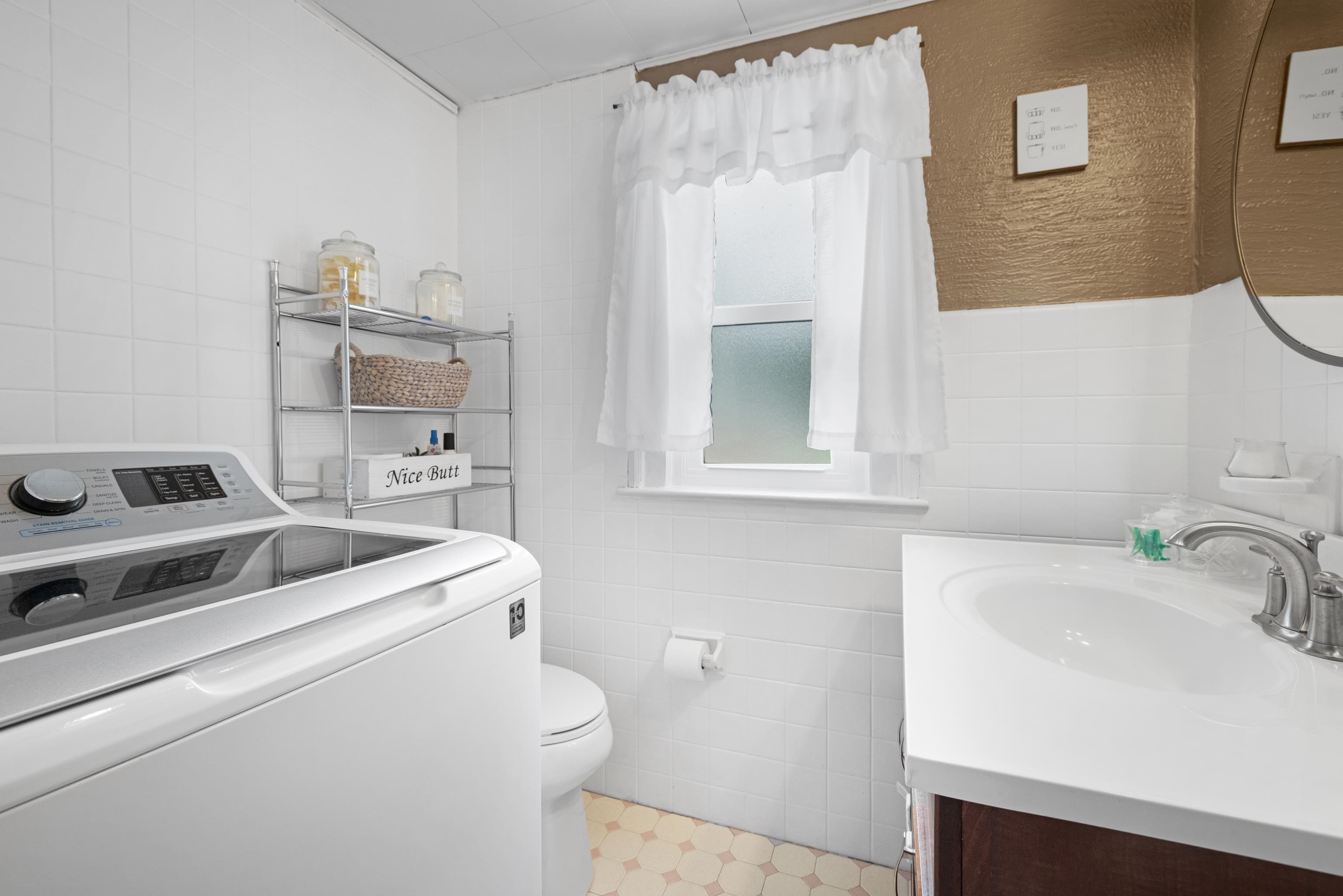 545 Breakwater Road Erma, NJ 08204 - Photo 14 of 27 a bathroom with a sink toilet and shower