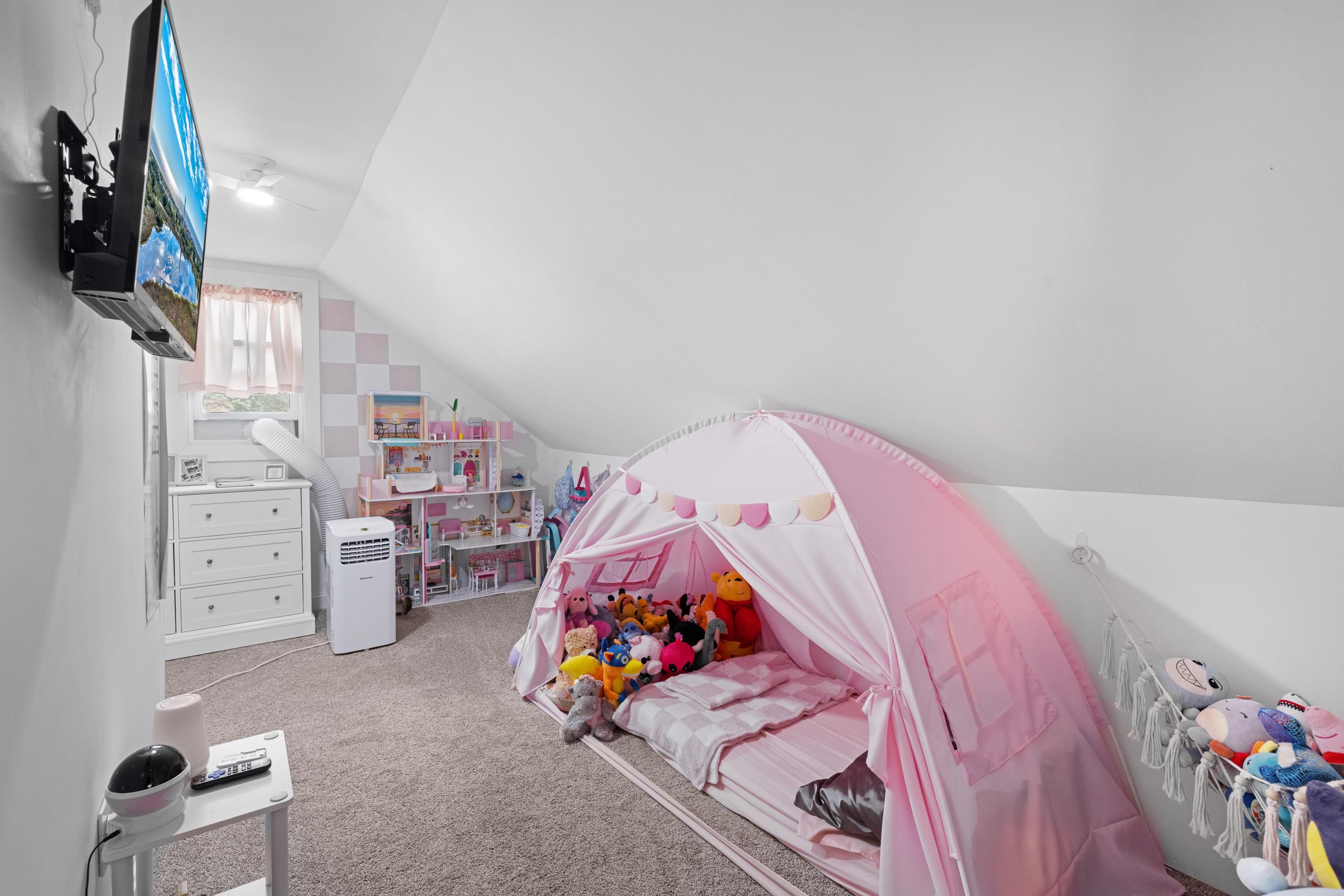 545 Breakwater Road Erma, NJ 08204 - Photo 17 of 27 wooden view of a room with toys