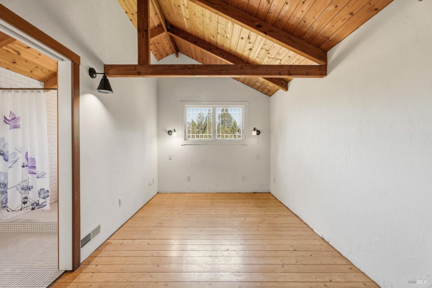 27851 Tenmile Road Gualala, CA 95445 - Photo 20 of 34 Upstairs primary bedroom / bath