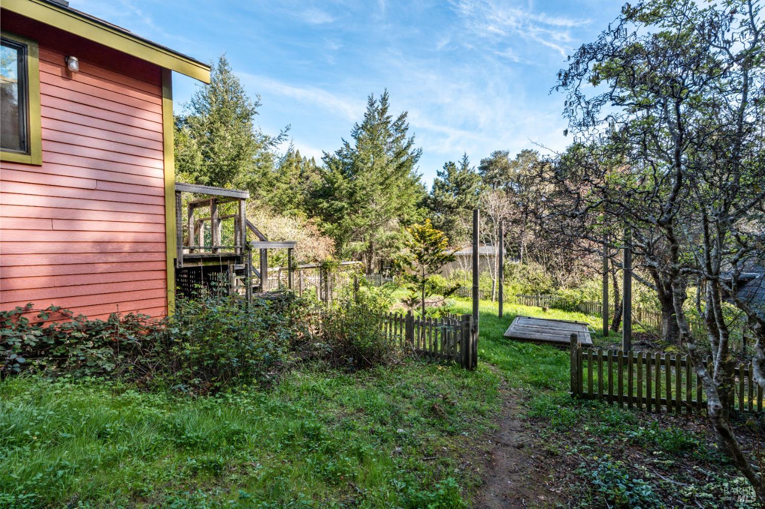 27851 Tenmile Road Gualala, CA 95445 - Photo 26 of 34