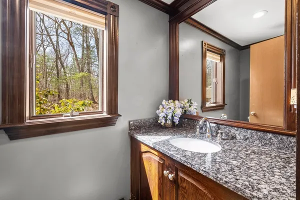 $850,000 | 275 Chestnut Street, Uxbridge, MA 01569