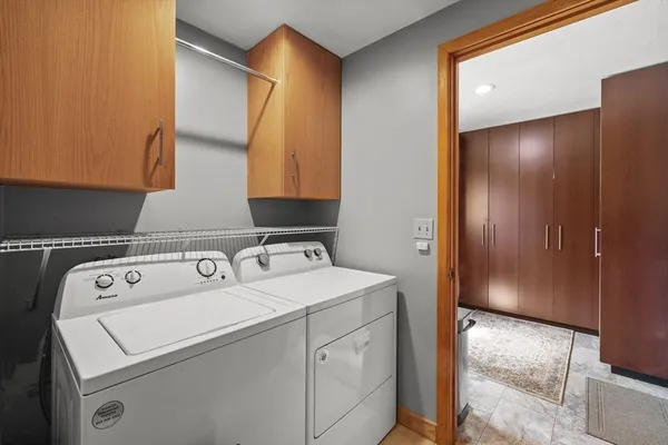 $850,000 | 275 Chestnut Street, Uxbridge, MA 01569