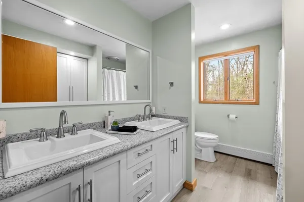 $850,000 | 275 Chestnut Street, Uxbridge, MA 01569