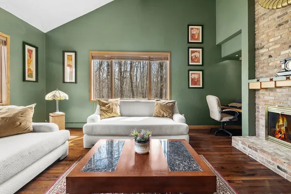 $850,000 | 275 Chestnut Street, Uxbridge, MA 01569