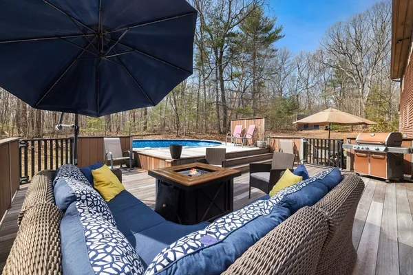 $850,000 | 275 Chestnut Street, Uxbridge, MA 01569
