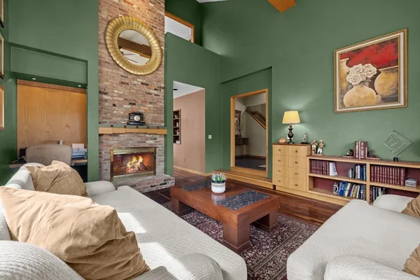 $850,000 | 275 Chestnut Street, Uxbridge, MA 01569