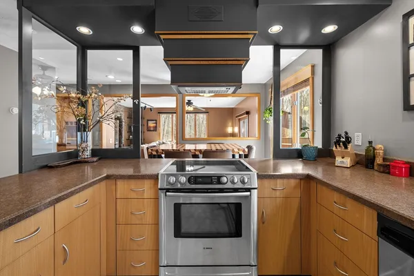 $850,000 | 275 Chestnut Street, Uxbridge, MA 01569