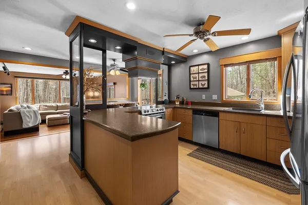 $850,000 | 275 Chestnut Street, Uxbridge, MA 01569