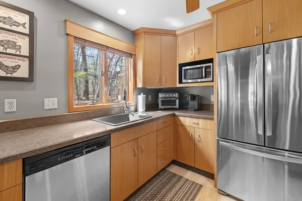$850,000 | 275 Chestnut Street, Uxbridge, MA 01569