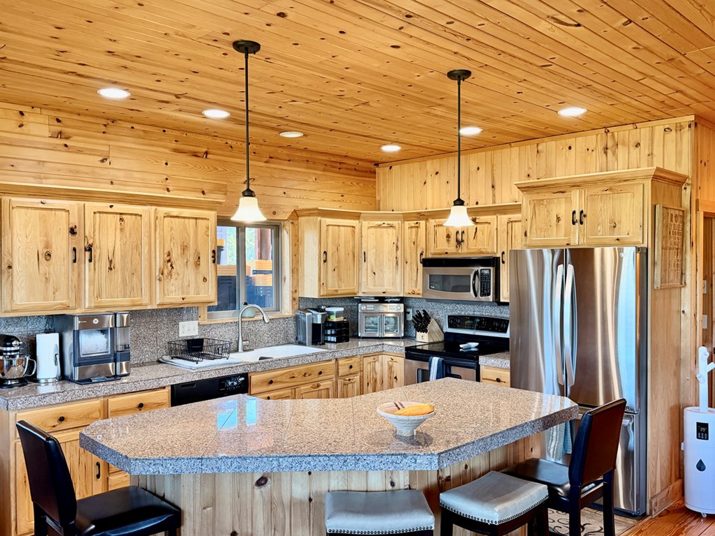 10307 Emma Loop Cascade, ID 83611 - Photo 3 of 28 Nice Kitchen for Entertaining