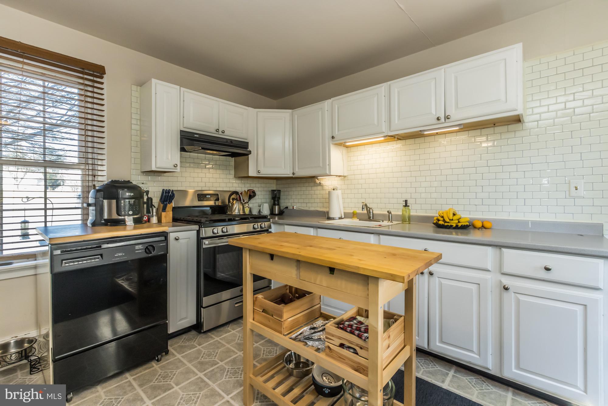 2560 Strasburg Road Coatesville, PA 19320 - Photo 35 of 49 West side kitchen