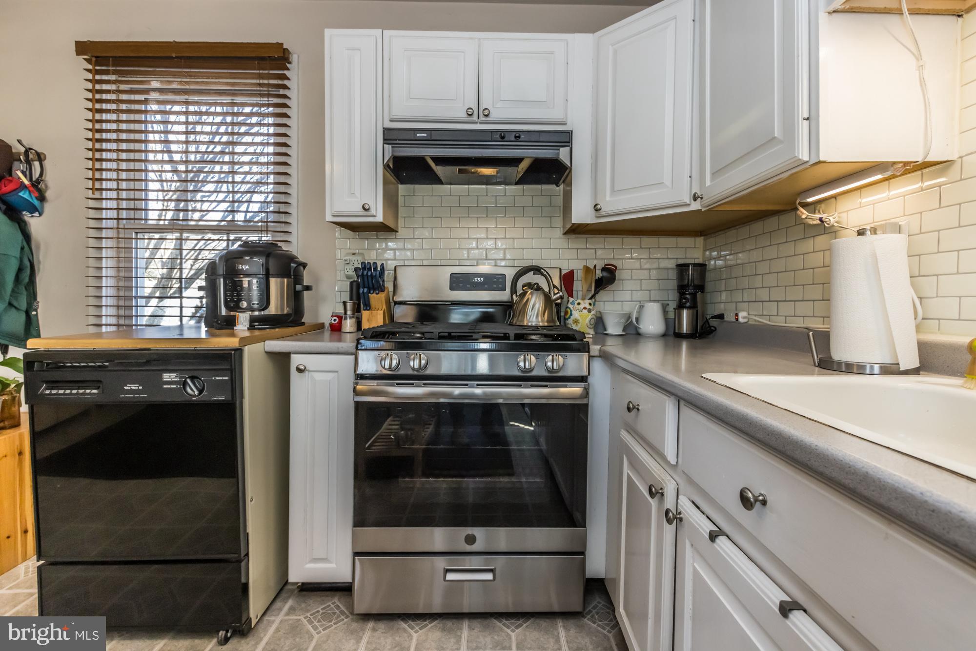 2560 Strasburg Road Coatesville, PA 19320 - Photo 36 of 49 West side kitchen