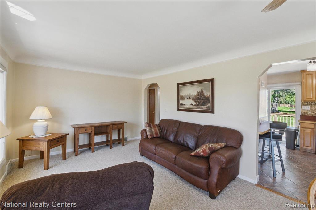 124 Wabash Road Rochester Hills, MI 48307 - Photo 9 of 33