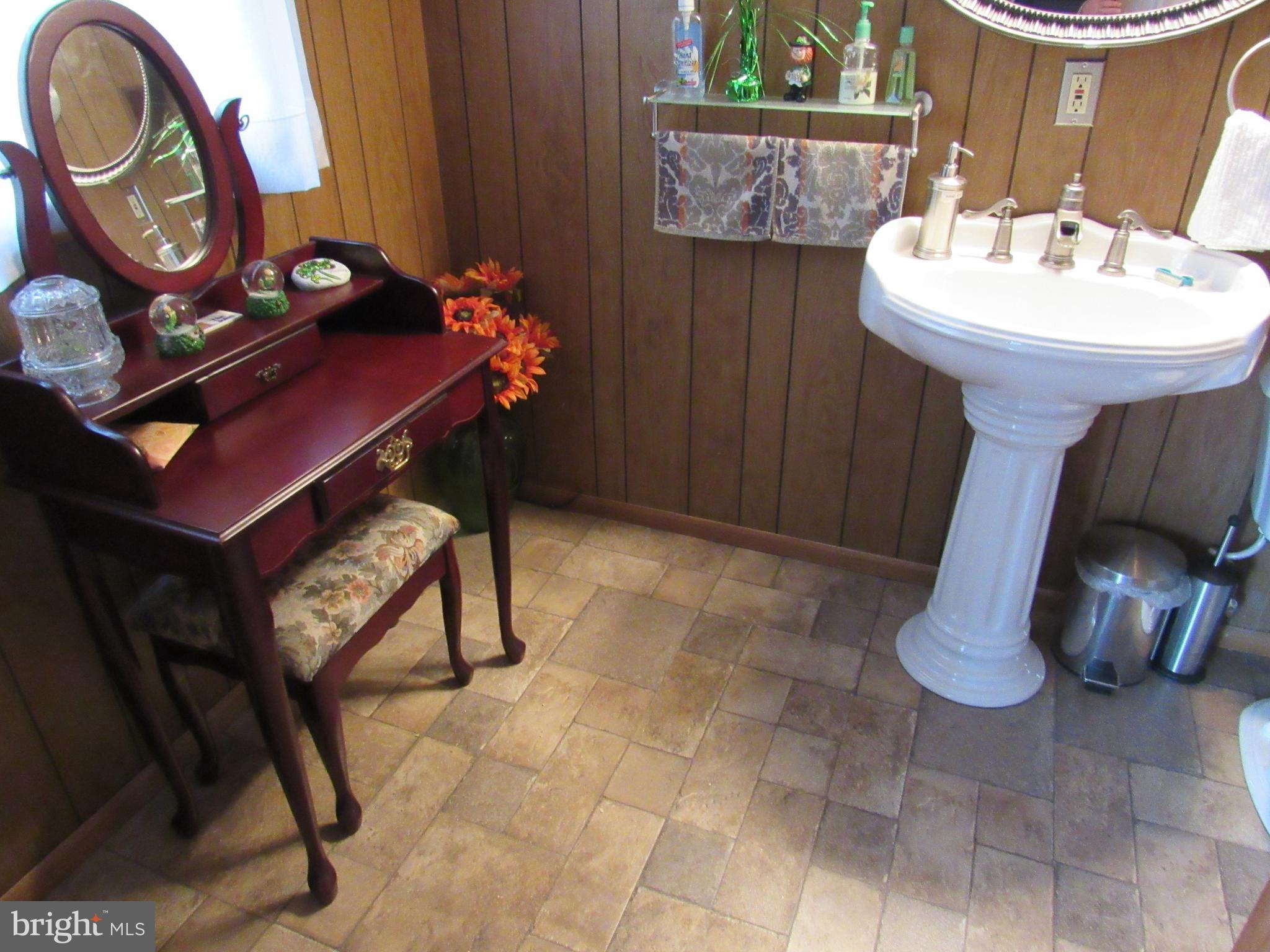 1720 Weyburn Road Baltimore, MD 21237 - Photo 12 of 30 Bath