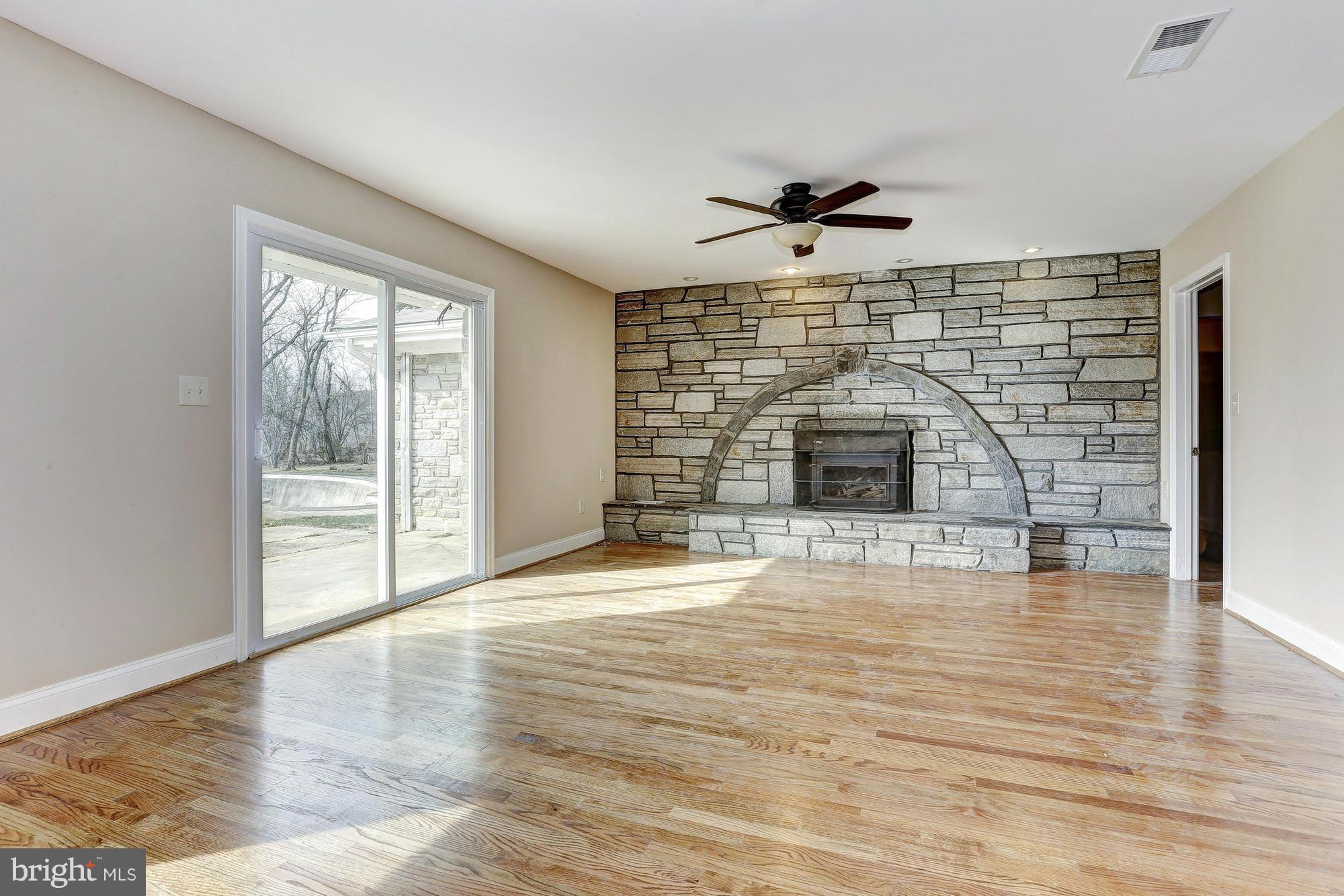 17425 Frederick Road Mount Airy, MD 21771 - Photo 11 of 27 Family Room