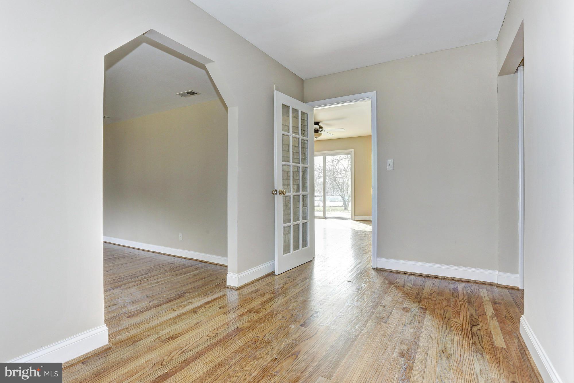 17425 Frederick Road Mount Airy, MD 21771 - Photo 4 of 27 Foyer