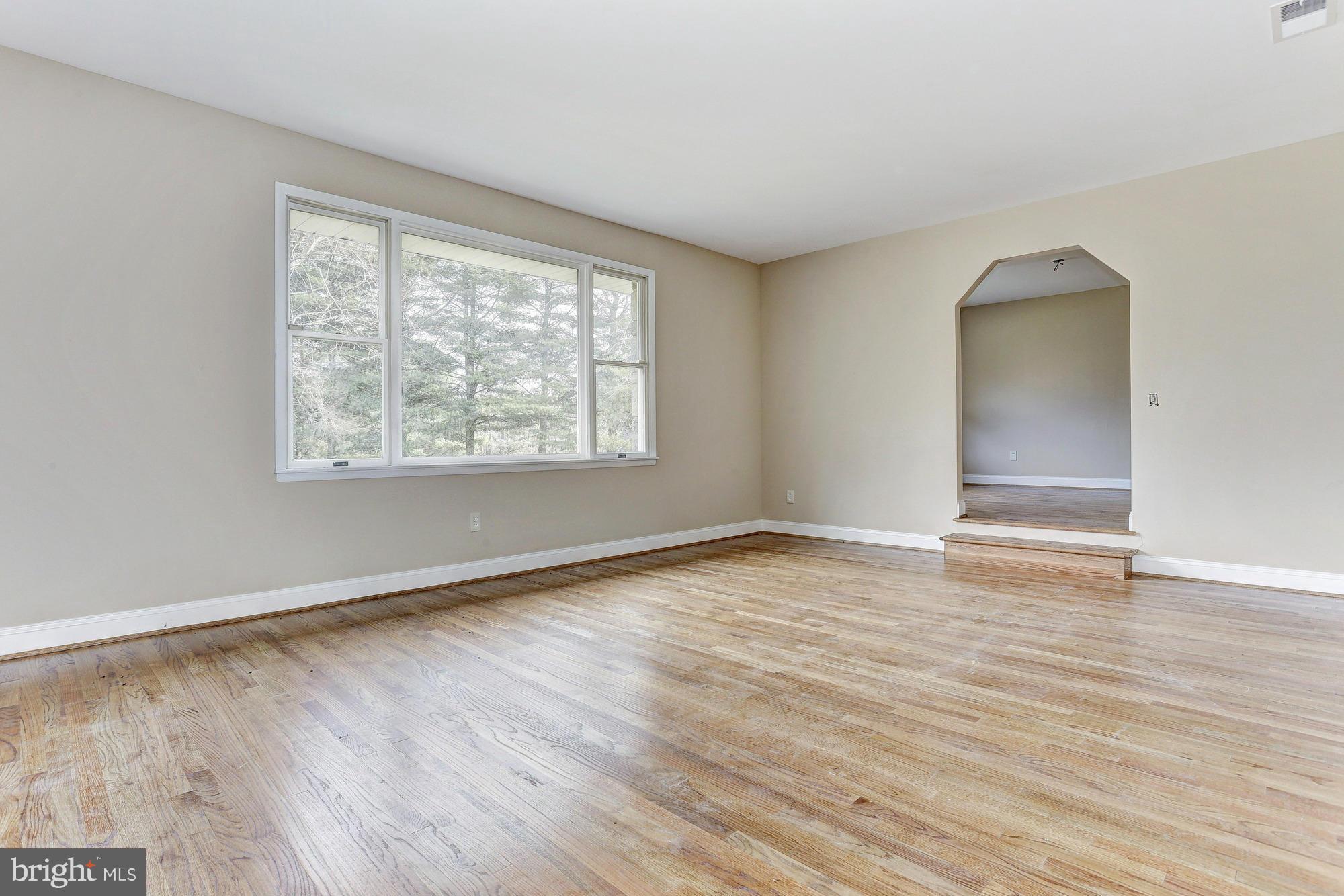 17425 Frederick Road Mount Airy, MD 21771 - Photo 5 of 27 Living Room