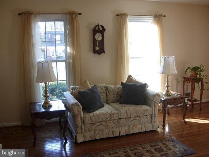 2128 Edgeware Street Silver Spring, MD 20905 - Photo 4 of 30 Living Room #2