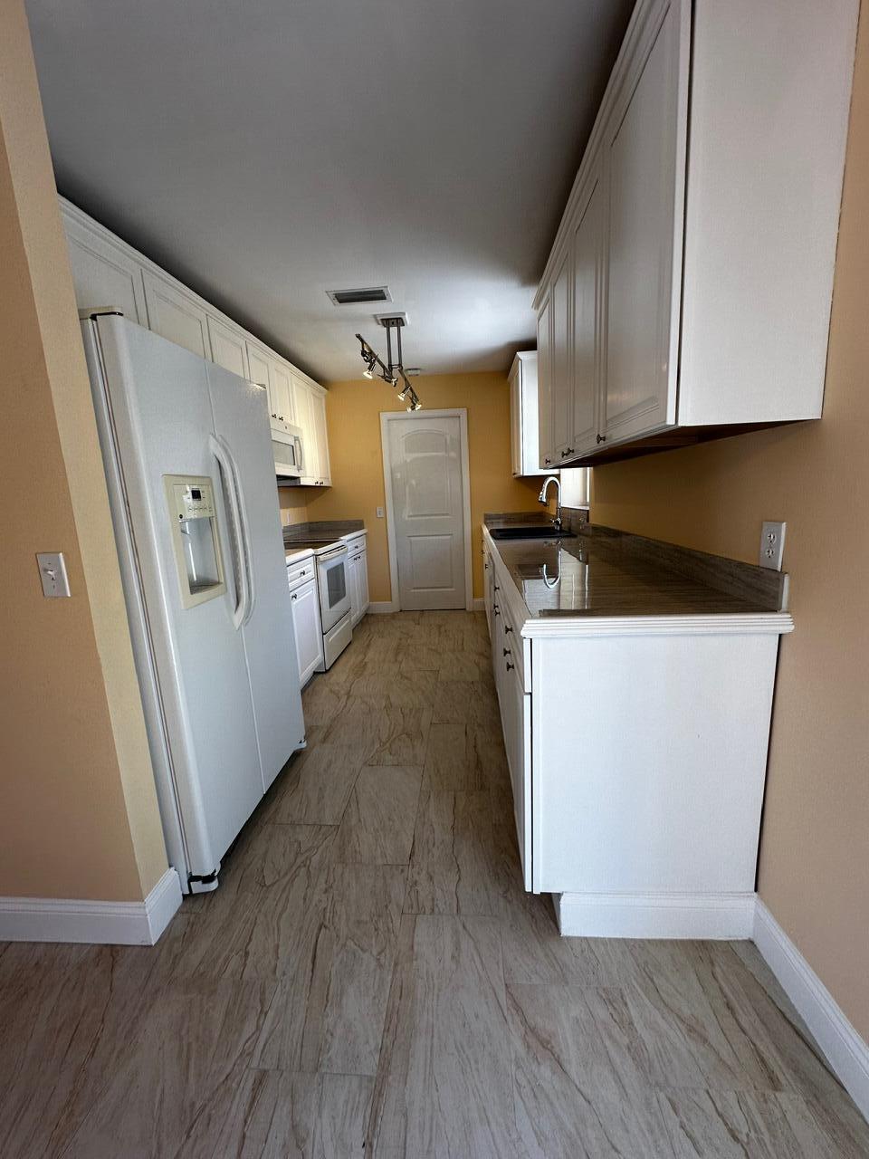 2067 Southeast Harrison Street Stuart, FL 34997 - Photo 10 of 23 IMG_5148