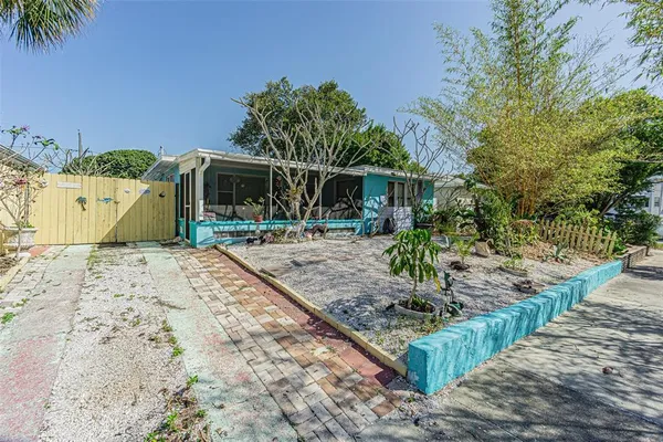 $299,500 | 1024 Apache Trail, Clearwater, FL 33755