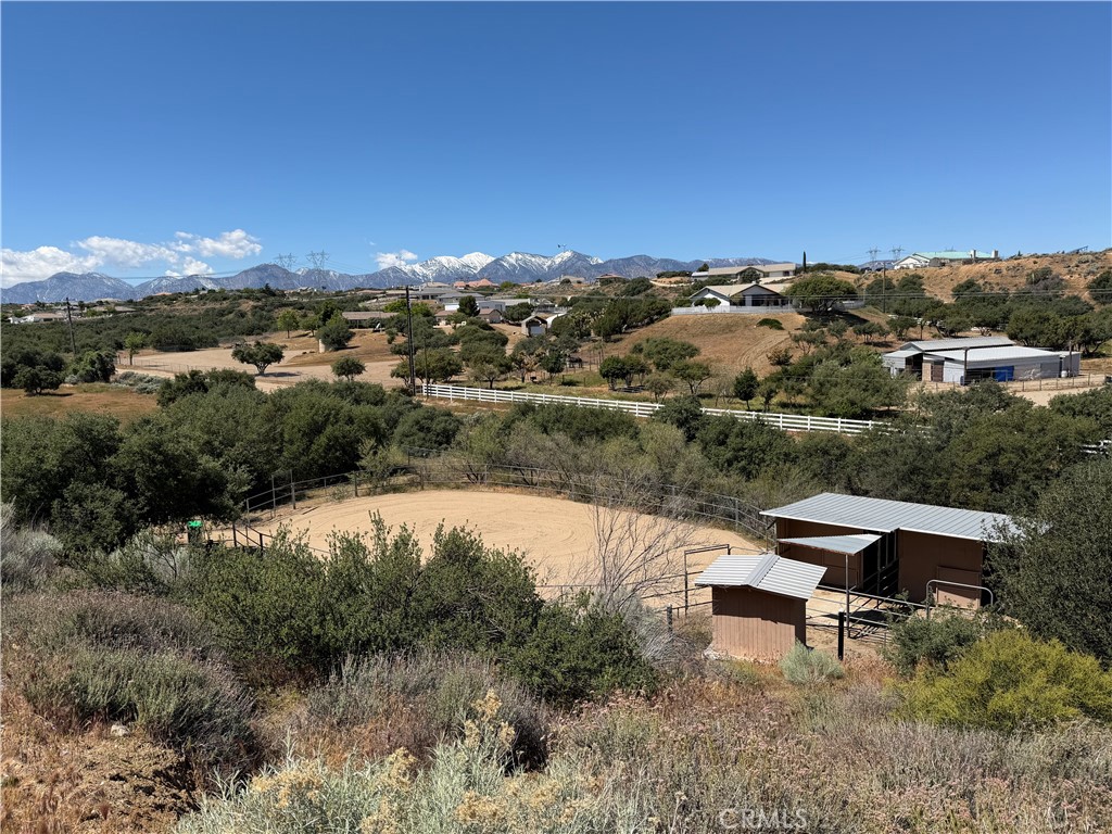 7084 Aster Road Oak Hills, CA 92344 - Photo 28 of 34 Corral View