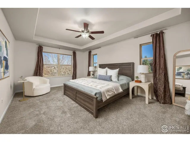 a view of an empty room with shelf